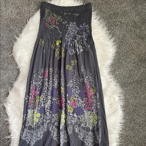 Women’s Beautiful gray floral strapless dress/cover-up Small